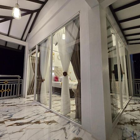 Thomas' Retreat Bukit Lawang Hotel Ngoại thất bức ảnh