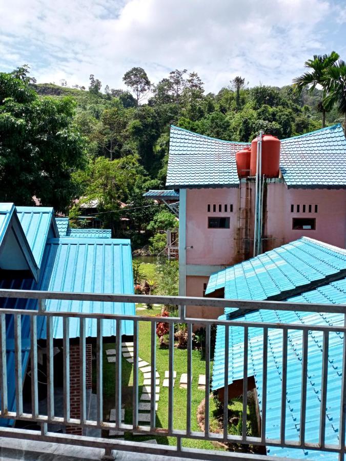 Thomas' Retreat Bukit Lawang Hotel Ngoại thất bức ảnh