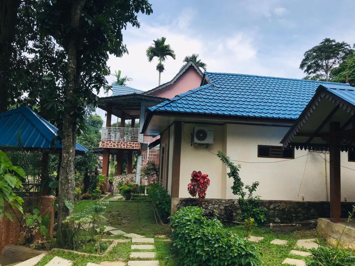 Thomas' Retreat Bukit Lawang Hotel Ngoại thất bức ảnh
