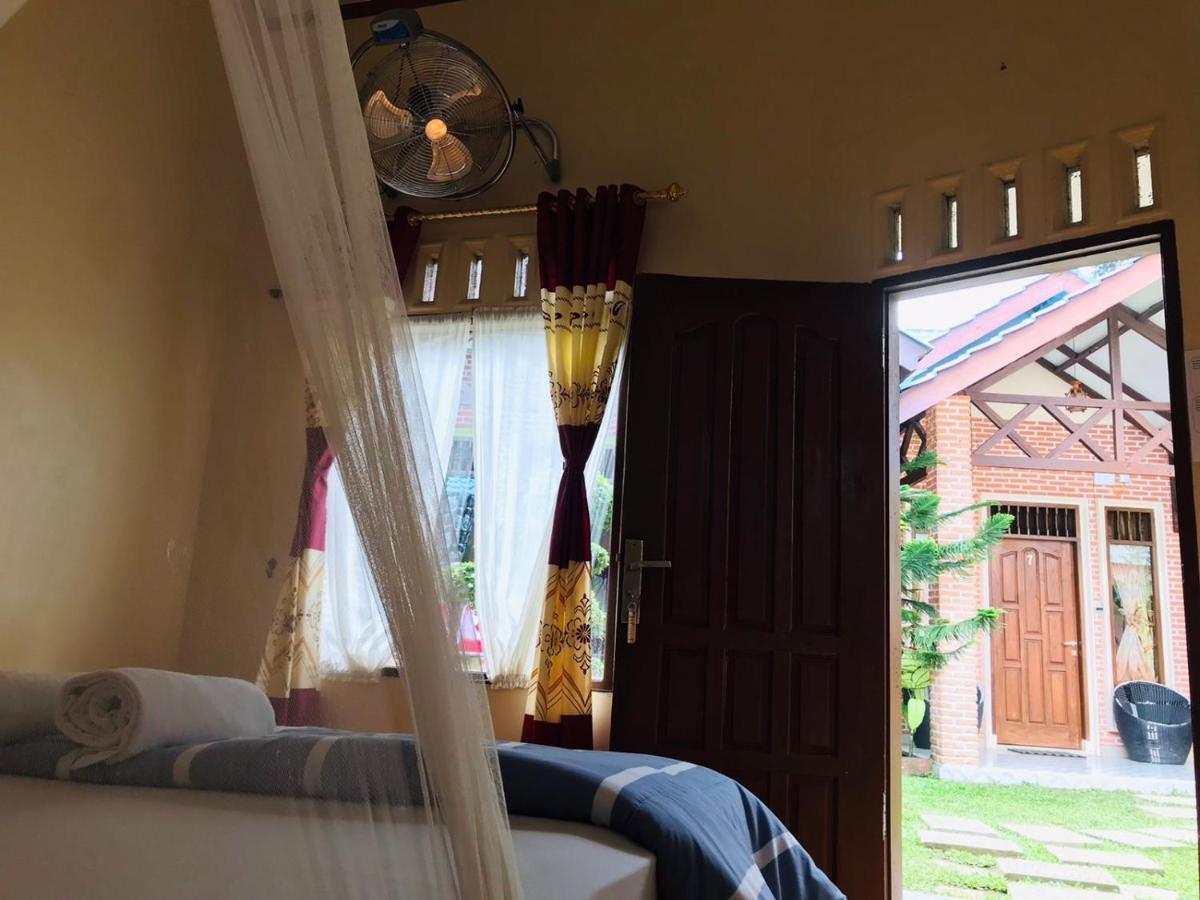 Thomas' Retreat Bukit Lawang Hotel Ngoại thất bức ảnh