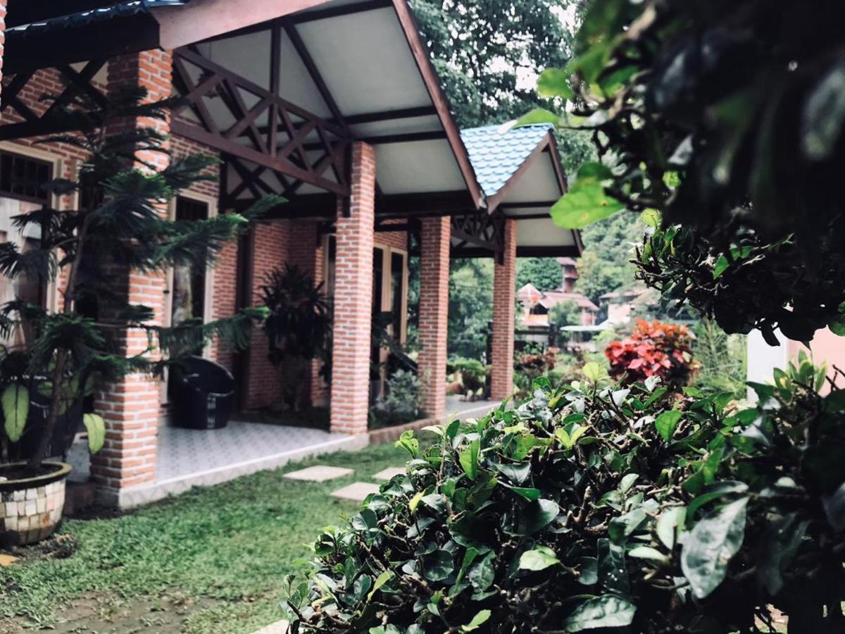 Thomas' Retreat Bukit Lawang Hotel Ngoại thất bức ảnh