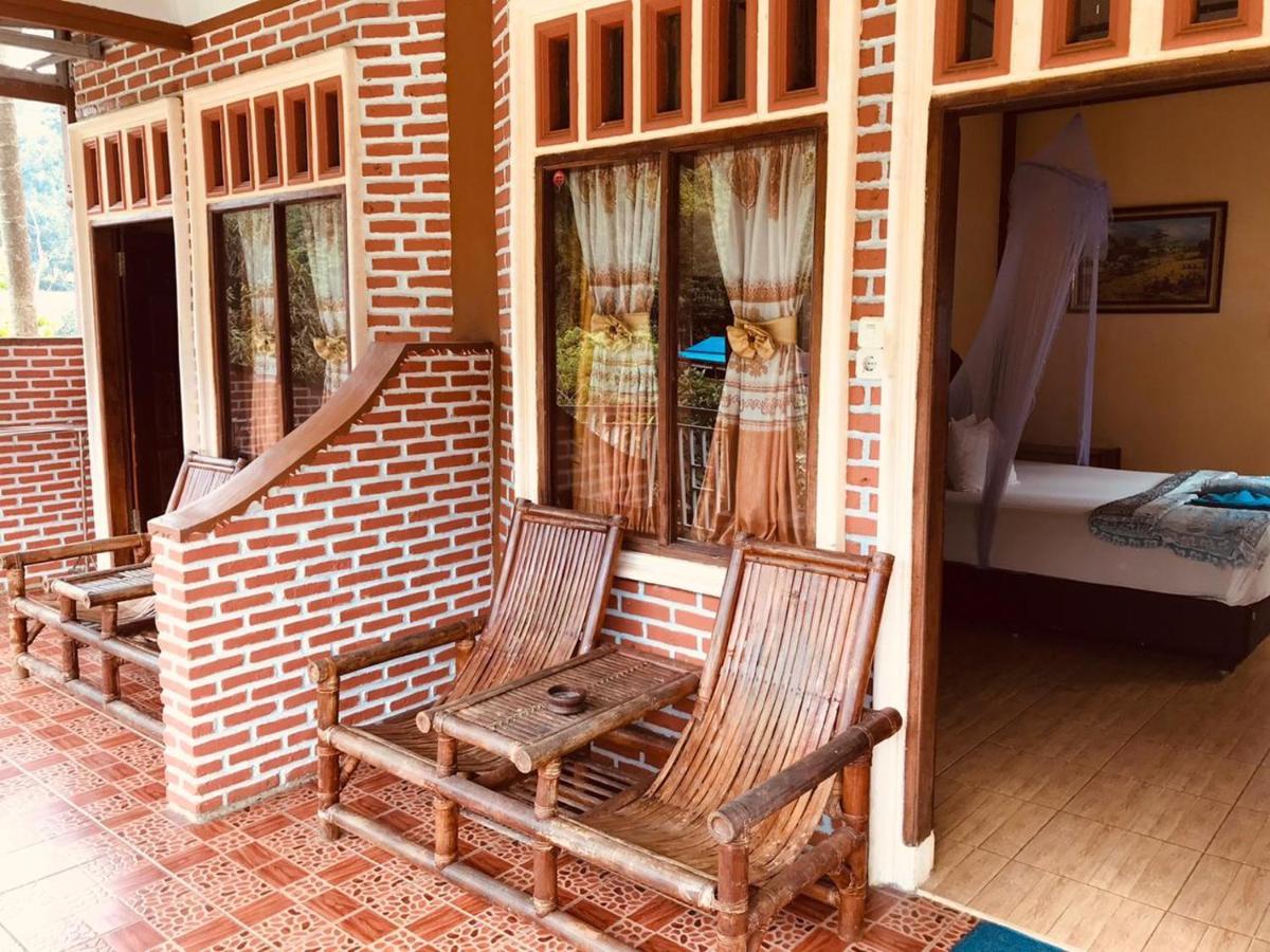 Thomas' Retreat Bukit Lawang Hotel Ngoại thất bức ảnh