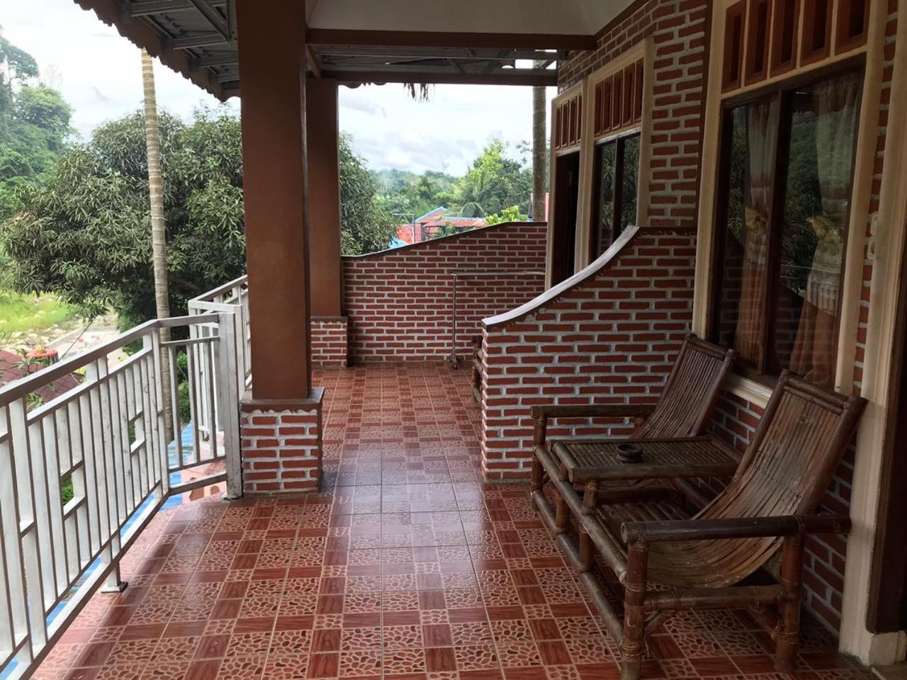 Thomas' Retreat Bukit Lawang Hotel Ngoại thất bức ảnh