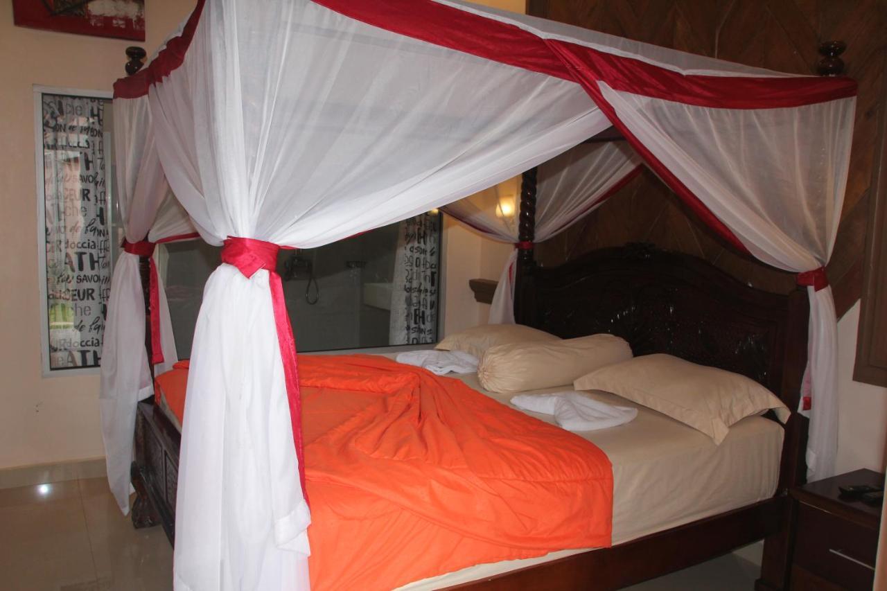 Thomas' Retreat Bukit Lawang Hotel Ngoại thất bức ảnh